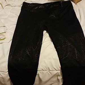 Fabletics cropped workout capris size medium